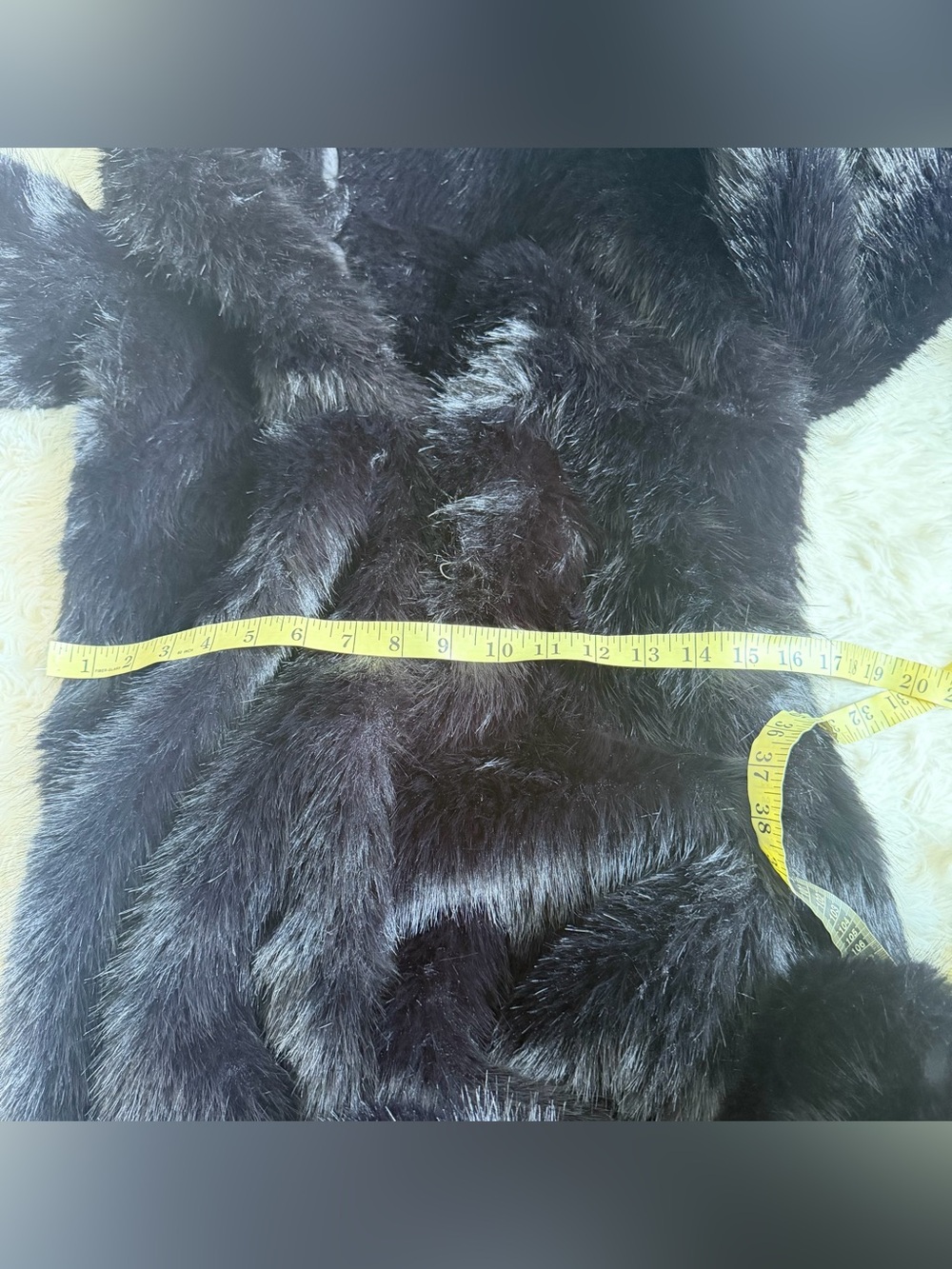 Aritzia Cortina Coat - Arctic Faux Fur - Picture 5 of 9